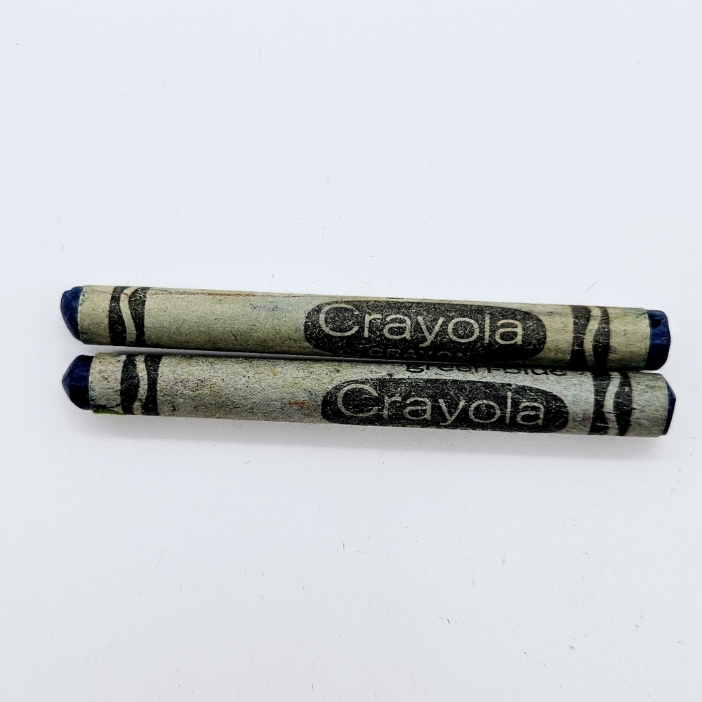 VINTAGE | 2 discontined/retired Crayola Crayons in Green-Blue
